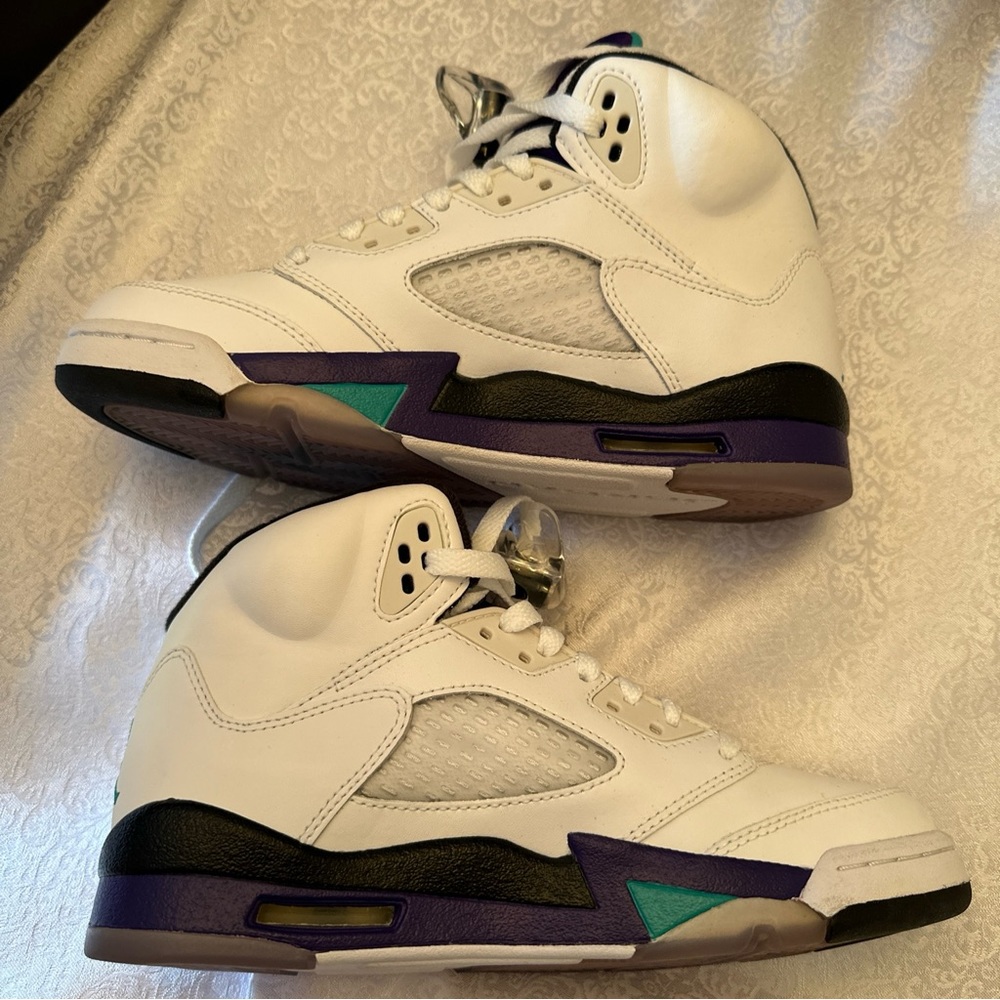 Air Jordan 5 retro GRAPE ICE GS size 4.5 **MINT CONDITION**